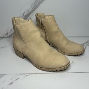 Me Too Dream Beige Ankle Booties Size 7